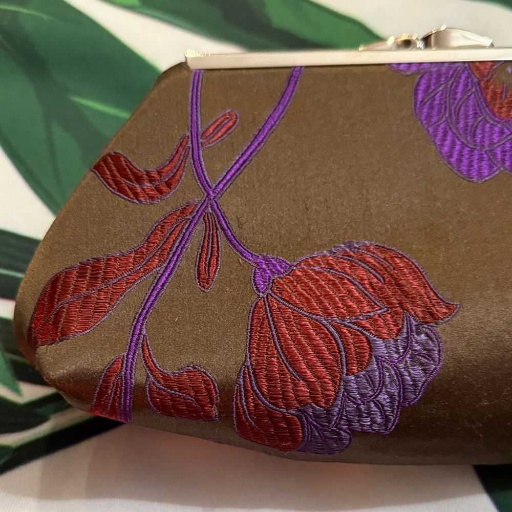 * Chic Brown Clutch with Floral Embroidery - Picture 4 of 11